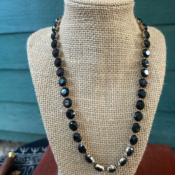 Banana Republic Black Glass Mourning Stones  Vintage Gold Tone Heavy Necklace - Picture 8 of 9